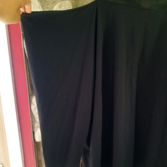 Torrid Black Mesh Cold Shoulder top size 6X - Picture 6 of 7